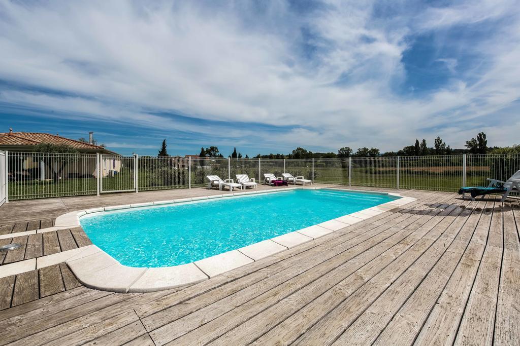 Les Roulottes-Gites De La Ferme De L'Autruche Dromoise Livron-sur-Drome Exterior photo